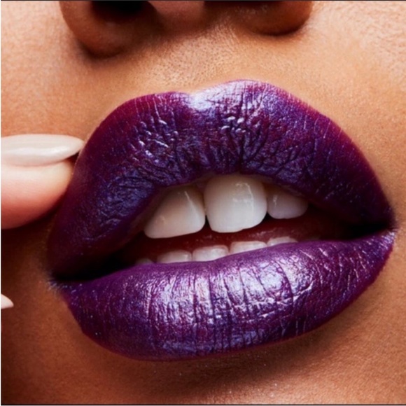 MAC Cosmetics Model Behaviour Lipstick 321  Deep Purple Frost - Picture 2 of 6